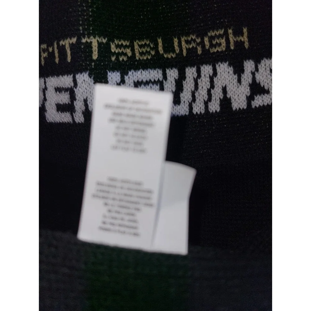 NWOT Forever Collectibles Pittsburgh Penguins NHL Hockey Colors Knit Scarf‎